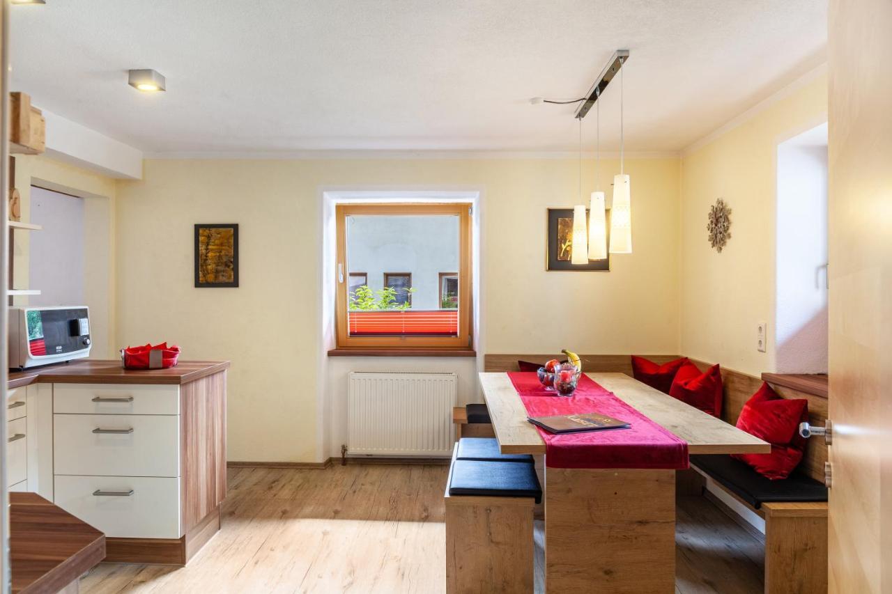 Ferienwohnung Galerie Kaiser Mayrhofen Esterno foto